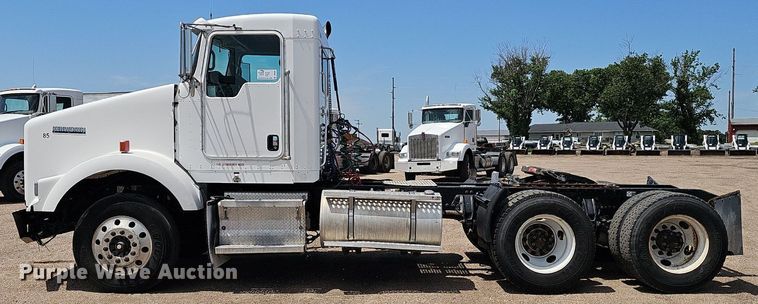 image for item DP6501 2013 Kenworth T800 semi truck