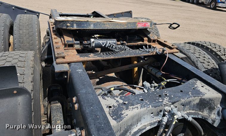 image for item DP6501 2013 Kenworth T800 semi truck