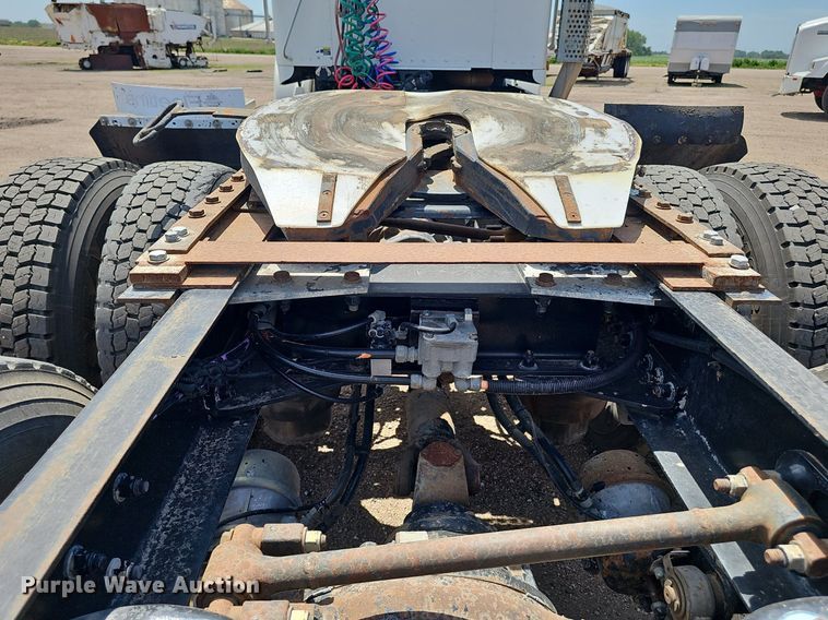 image for item DP6501 2013 Kenworth T800 semi truck