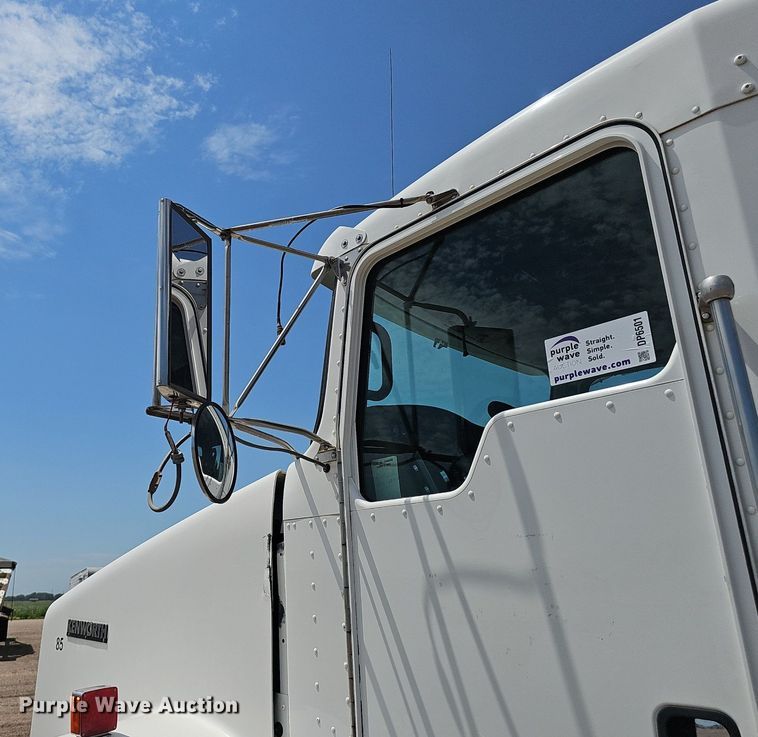 image for item DP6501 2013 Kenworth T800 semi truck
