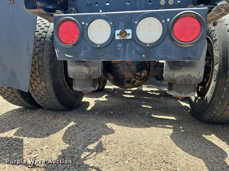 image for item DP6501 2013 Kenworth T800 semi truck