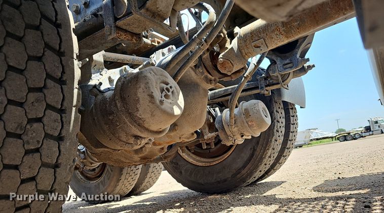 image for item DP6501 2013 Kenworth T800 semi truck