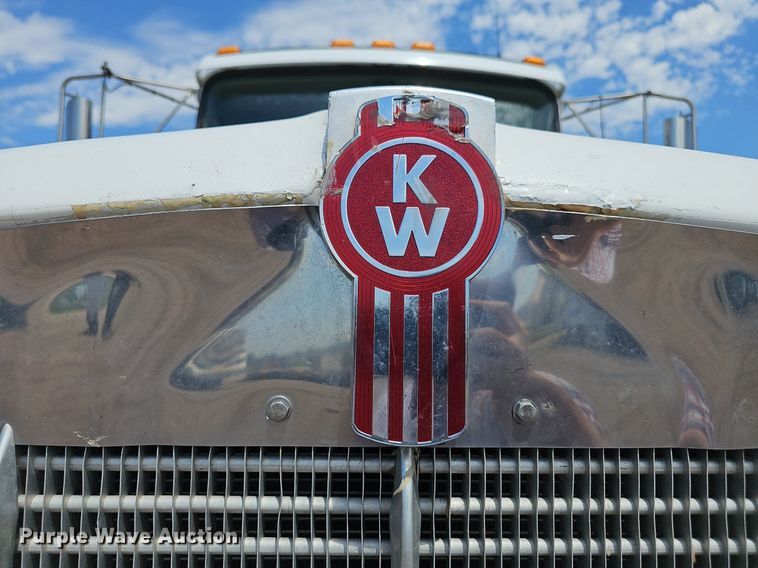 image for item DP6501 2013 Kenworth T800 semi truck