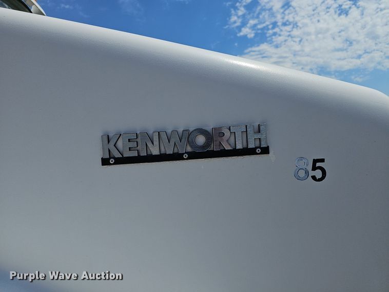 image for item DP6501 2013 Kenworth T800 semi truck