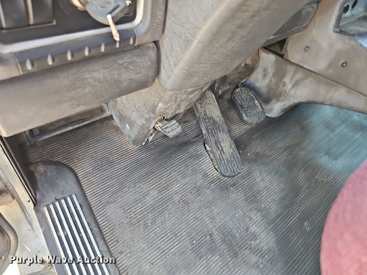 image for item DP6501 2013 Kenworth T800 semi truck