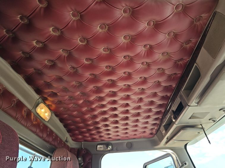 image for item DP6501 2013 Kenworth T800 semi truck