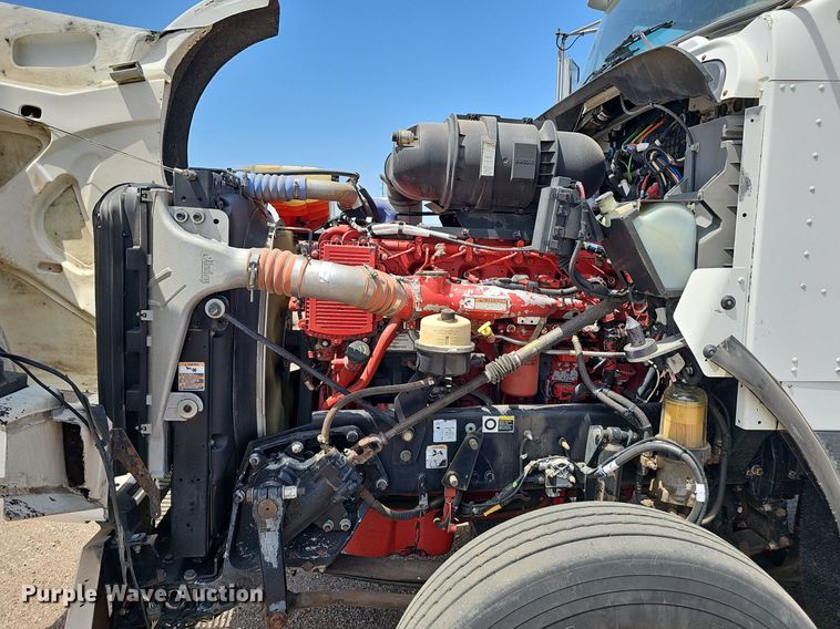 image for item DP6501 2013 Kenworth T800 semi truck