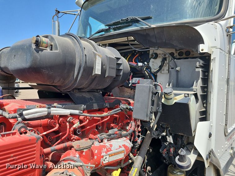 image for item DP6501 2013 Kenworth T800 semi truck