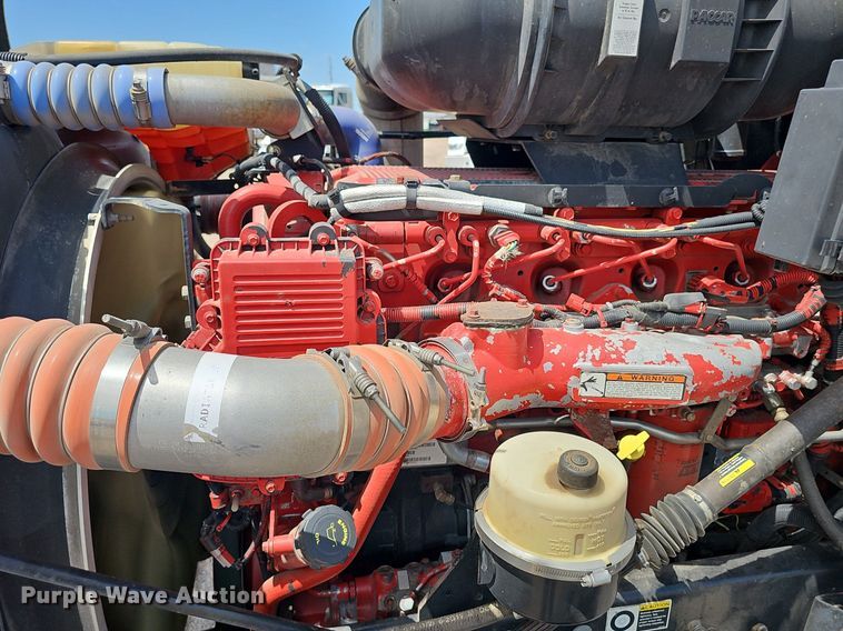 image for item DP6501 2013 Kenworth T800 semi truck