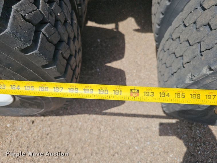 image for item DP6501 2013 Kenworth T800 semi truck