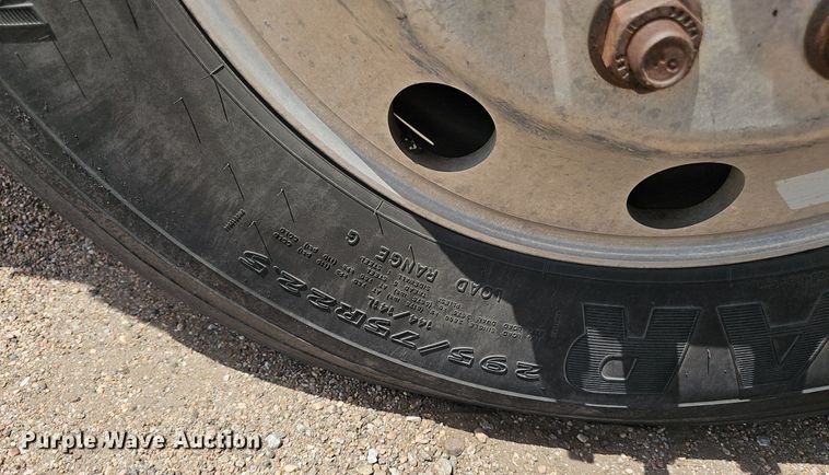 image for item DP6501 2013 Kenworth T800 semi truck