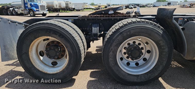 image for item DP6501 2013 Kenworth T800 semi truck