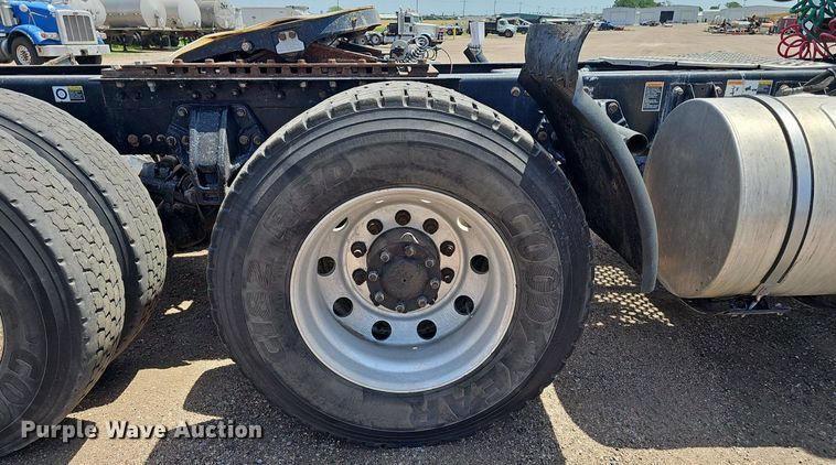 image for item DP6501 2013 Kenworth T800 semi truck