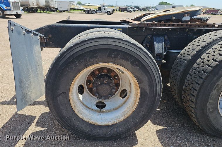 image for item DP6501 2013 Kenworth T800 semi truck