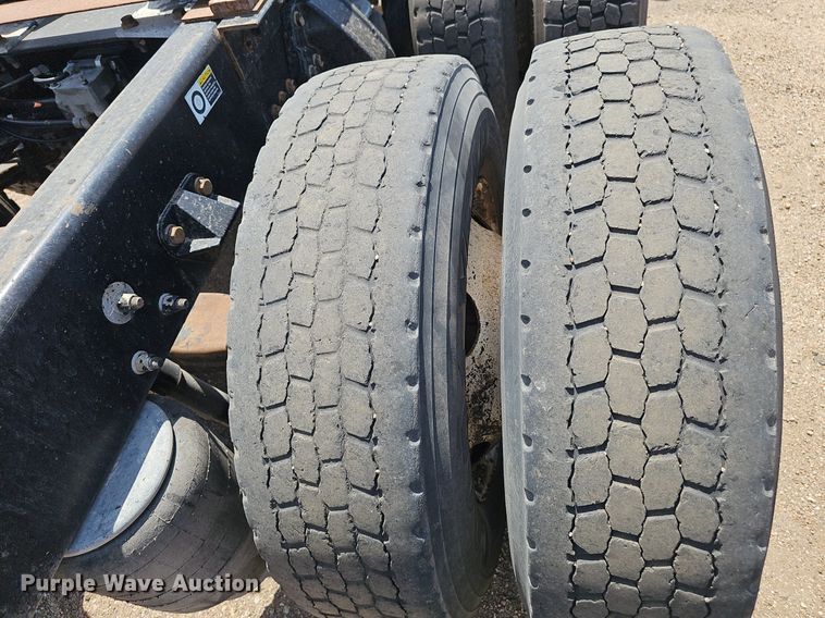 image for item DP6501 2013 Kenworth T800 semi truck