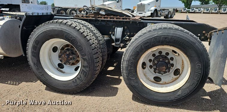 image for item DP6501 2013 Kenworth T800 semi truck