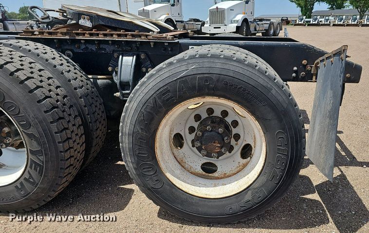 image for item DP6501 2013 Kenworth T800 semi truck