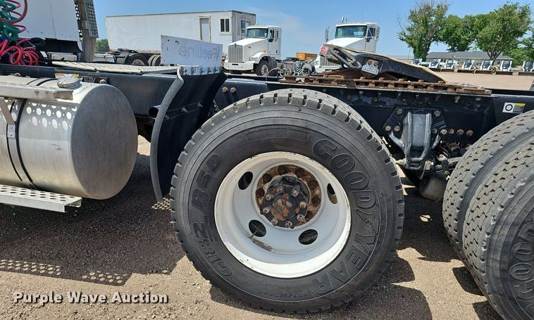 image for item DP6501 2013 Kenworth T800 semi truck