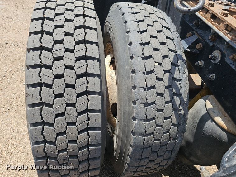 image for item DP6501 2013 Kenworth T800 semi truck