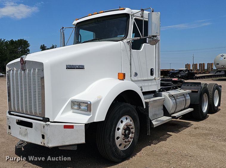 image for item DP6502 2013 Kenworth T800 semi truck