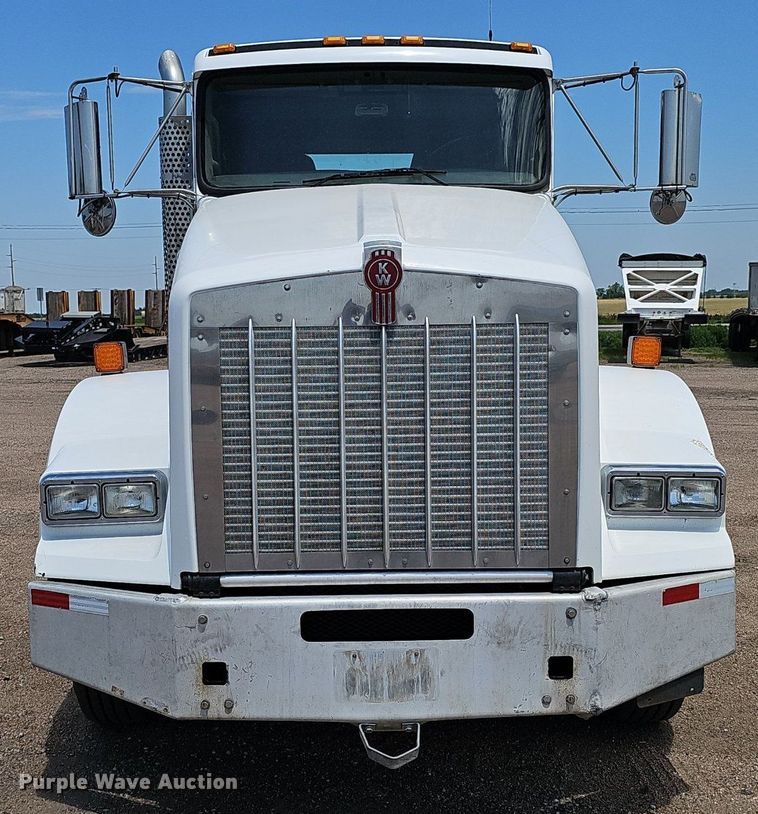 image for item DP6502 2013 Kenworth T800 semi truck
