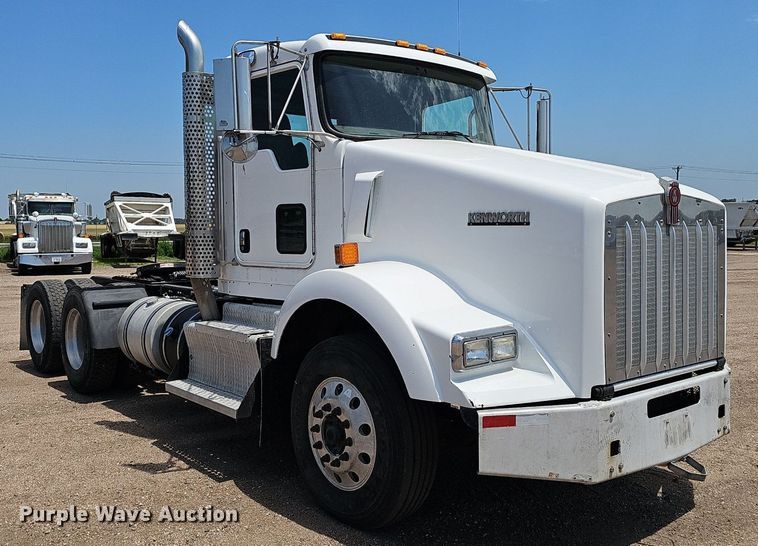 image for item DP6502 2013 Kenworth T800 semi truck