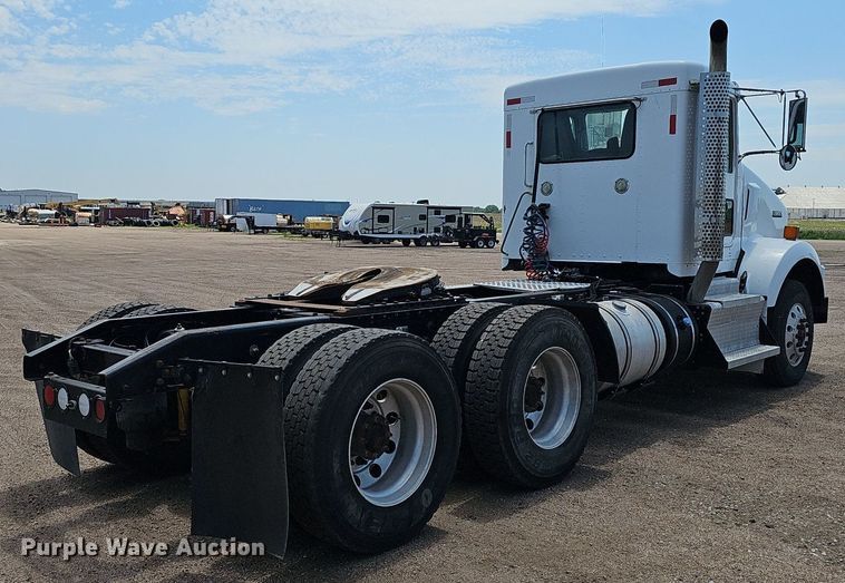 image for item DP6502 2013 Kenworth T800 semi truck
