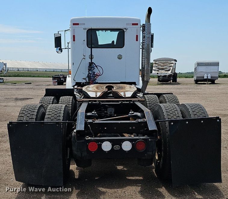 image for item DP6502 2013 Kenworth T800 semi truck