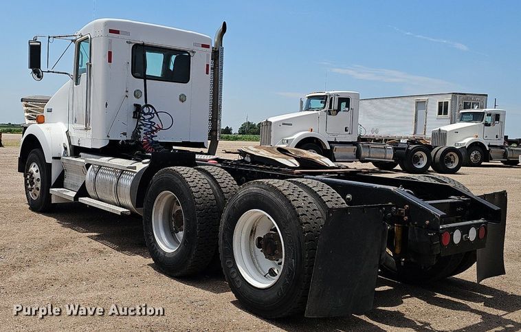 image for item DP6502 2013 Kenworth T800 semi truck