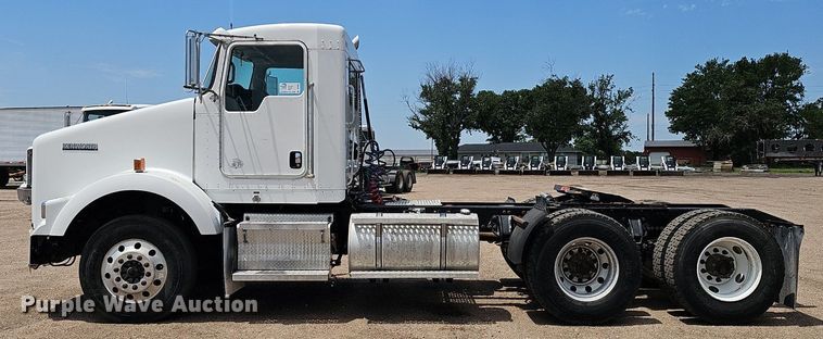 image for item DP6502 2013 Kenworth T800 semi truck