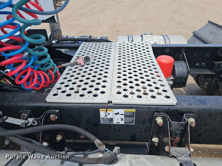 image for item DP6502 2013 Kenworth T800 semi truck