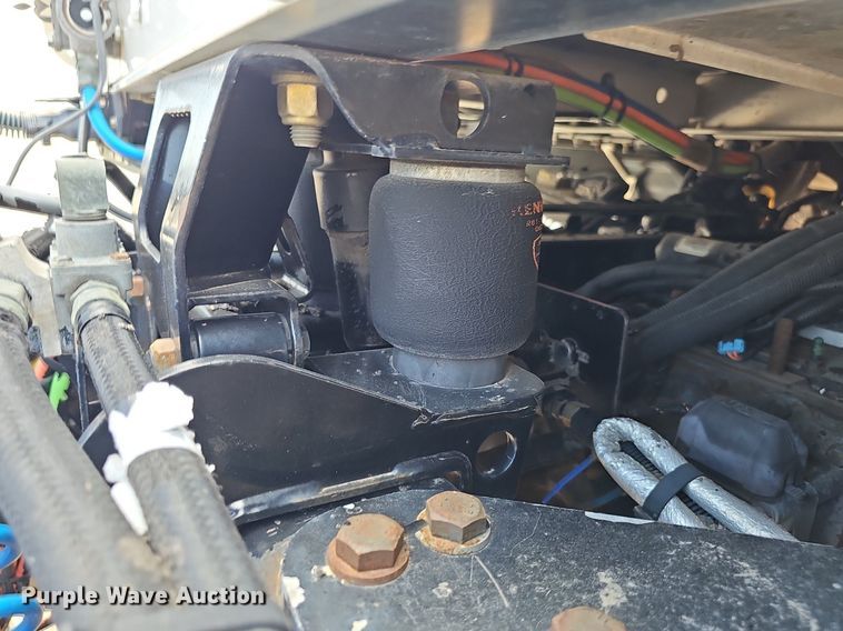 image for item DP6502 2013 Kenworth T800 semi truck