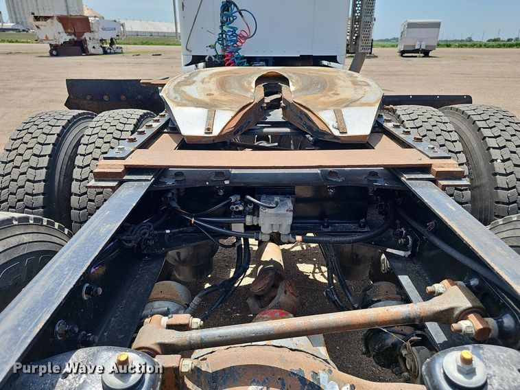 image for item DP6502 2013 Kenworth T800 semi truck