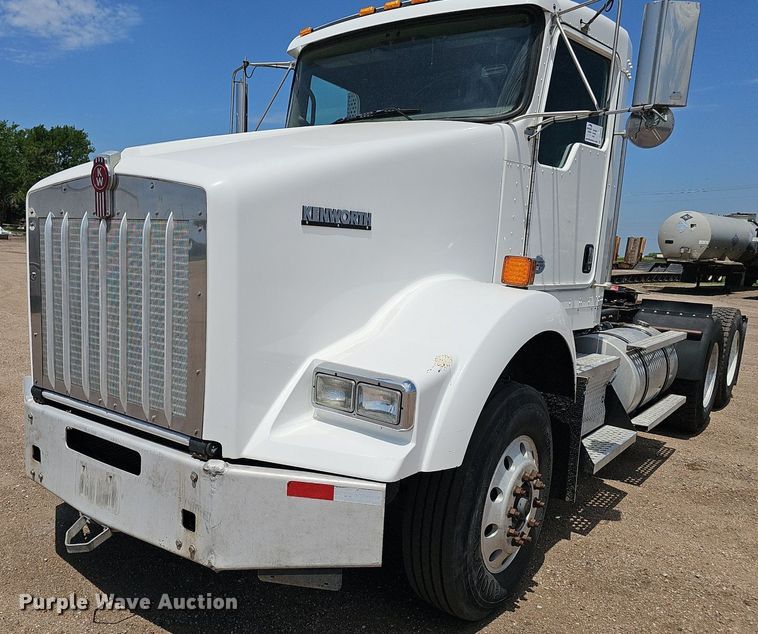 image for item DP6502 2013 Kenworth T800 semi truck