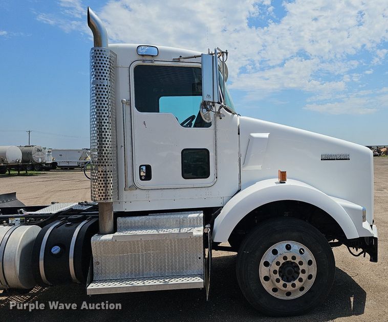 image for item DP6502 2013 Kenworth T800 semi truck