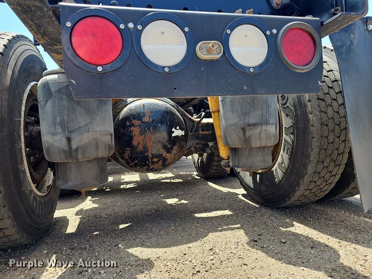 image for item DP6502 2013 Kenworth T800 semi truck