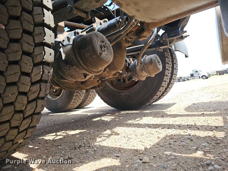 image for item DP6502 2013 Kenworth T800 semi truck