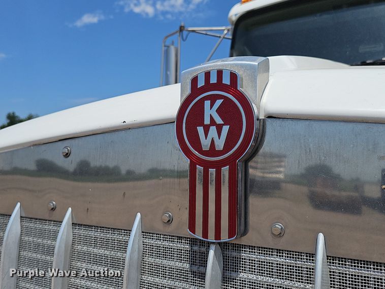 image for item DP6502 2013 Kenworth T800 semi truck