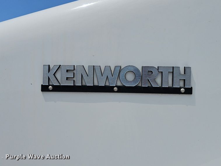 image for item DP6502 2013 Kenworth T800 semi truck