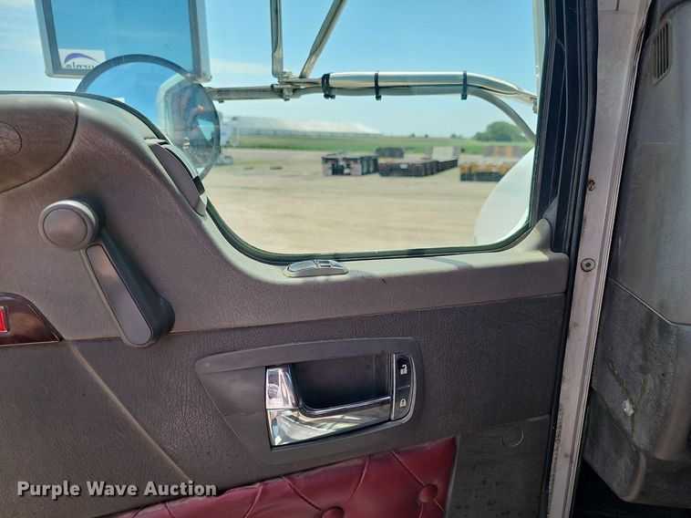 image for item DP6502 2013 Kenworth T800 semi truck