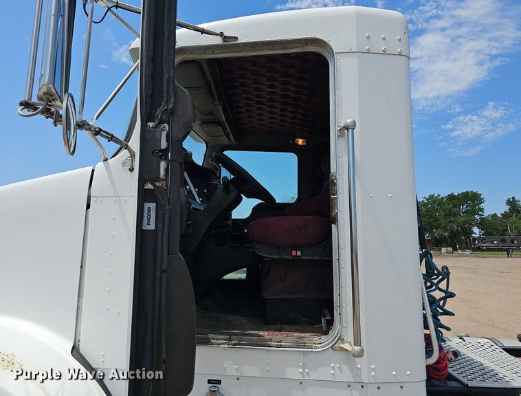 image for item DP6502 2013 Kenworth T800 semi truck