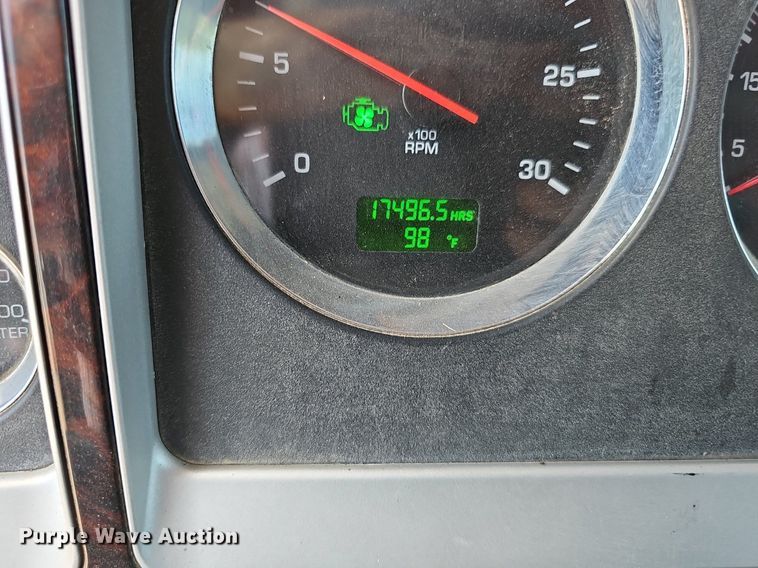 image for item DP6502 2013 Kenworth T800 semi truck