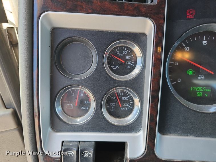 image for item DP6502 2013 Kenworth T800 semi truck