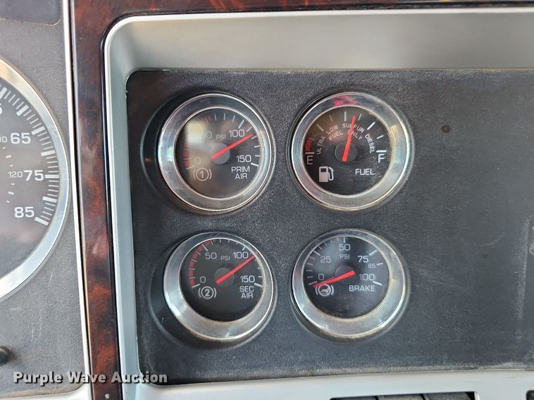 image for item DP6502 2013 Kenworth T800 semi truck