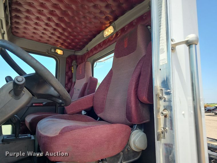 image for item DP6502 2013 Kenworth T800 semi truck