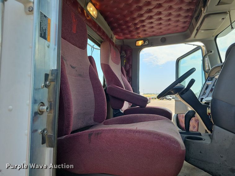 image for item DP6502 2013 Kenworth T800 semi truck