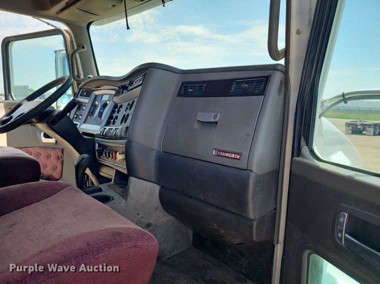 image for item DP6502 2013 Kenworth T800 semi truck
