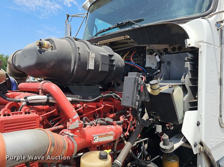 image for item DP6502 2013 Kenworth T800 semi truck