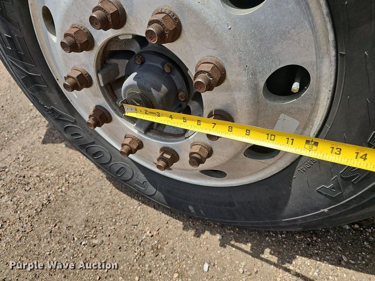 image for item DP6502 2013 Kenworth T800 semi truck