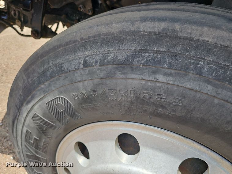 image for item DP6502 2013 Kenworth T800 semi truck